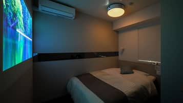 Theater Room, Non Smoking | Laptop workspace, soundproofing, free WiFi, bed sheets