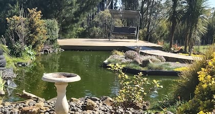 Nestled Pukekohe side of the hills of Bombay with a large private pool