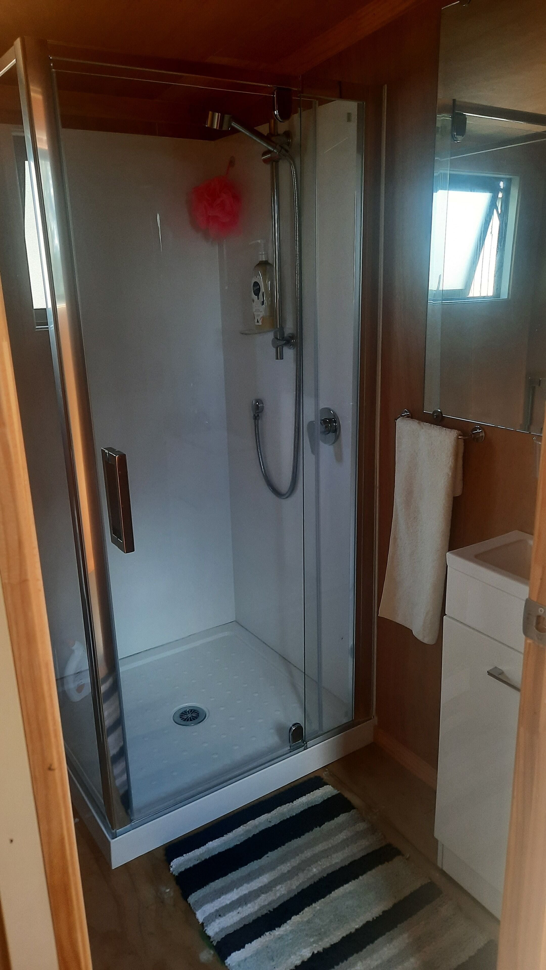 Dusche, Seife, Toilettenpapier