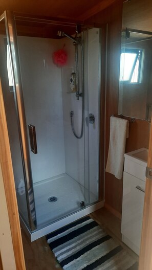 Shower, soap, toilet paper - Kingfisher Cabin. Nestled Pukekohe side of Bombay, with a large private pool. (Bombay)