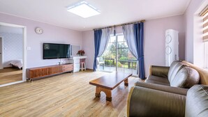 Family room | 起居區 |  LCD 液晶電視