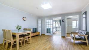 Friend room | 起居區 |  LCD 液晶電視