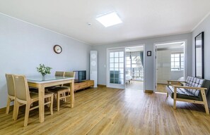 Friend room | 起居区 | 液晶电视