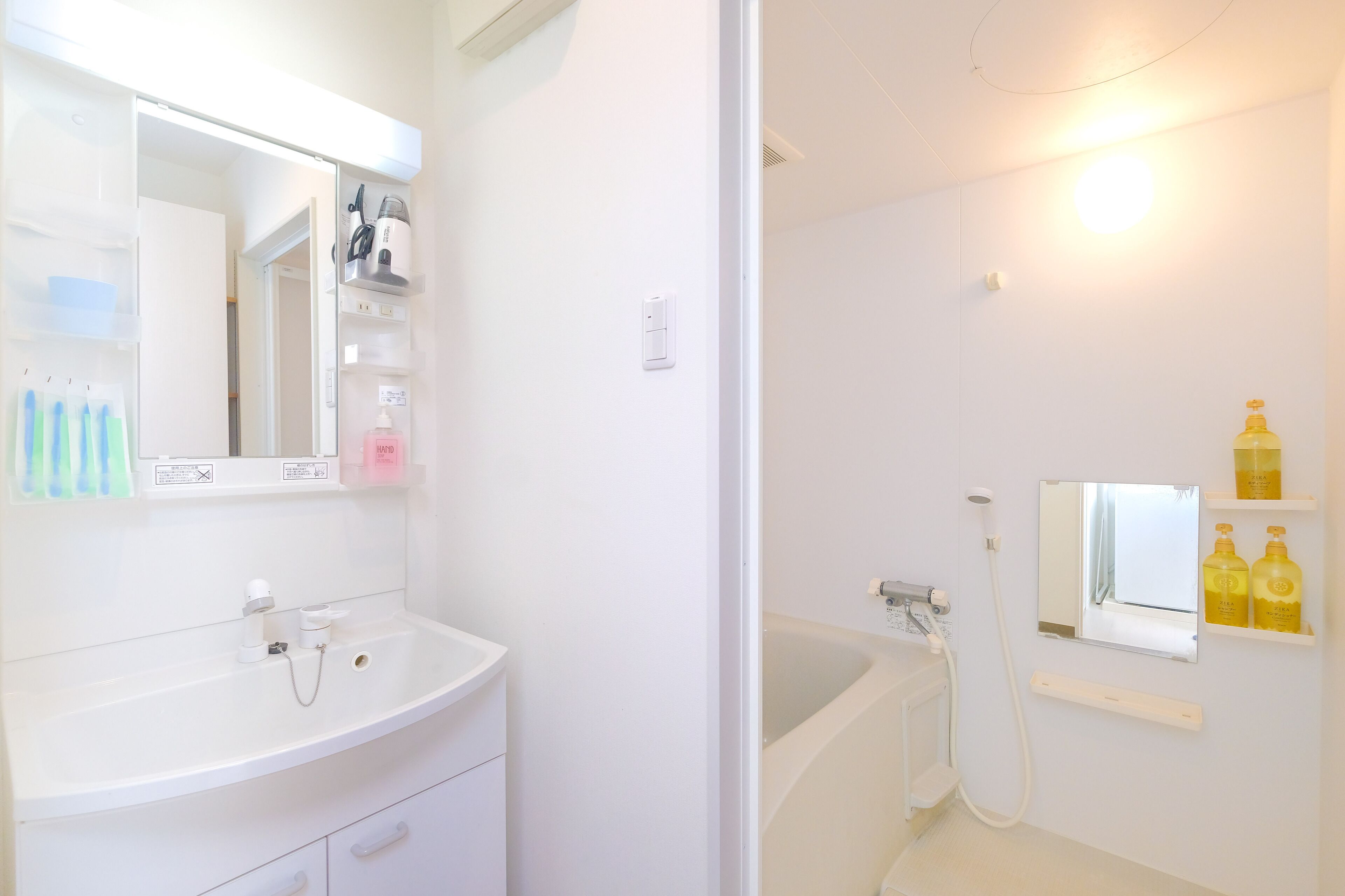 Apartamento (Good Life Apartment 4S) | Baño | Bañera y ducha independientes y artículos de higiene personal gratuitos