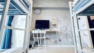 Good Life Apartment 4S | 1 bedroom, desk, iron/ironing board, free WiFi