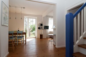 Unclassified image, 3 of 22, button