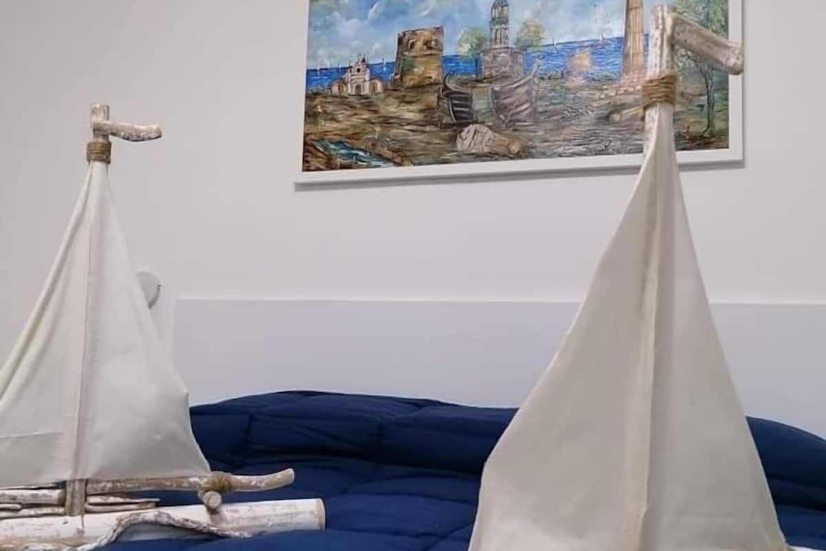 Habitación doble | Escritorio, tabla de planchar con plancha, cunas gratuitas