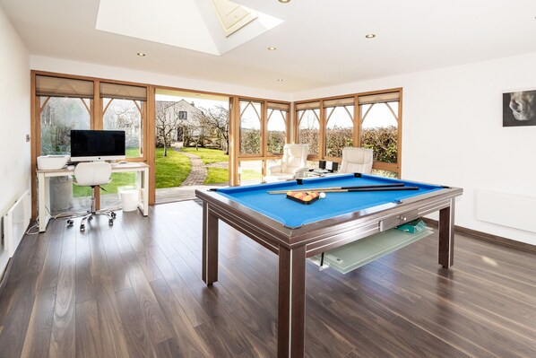 Games room - Secluded Cottage in the Heart of Dorset (Dorchester)