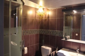 Secadora de cabello y papel de baño 