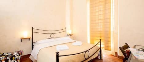 Chambre Double Standard, salle de bains commune | Chambres insonorisées, Wi-Fi gratuit, draps fournis