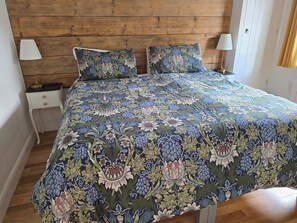 2 bedrooms, desk, iron/ironing board, travel crib