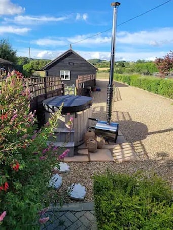 Property grounds. Birch Cottage: Starlit Soaks and Wood-Fired Warmth hot tub