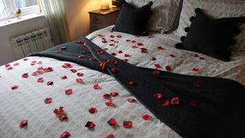 1 bedroom, iron/ironing board, travel cot, free WiFi