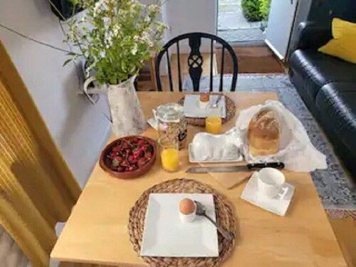 Birch Cottage with wood-fired hot tub.