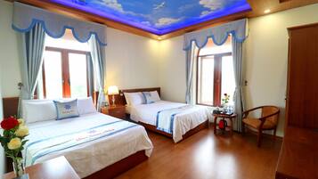 Minibar, escritorio, espacio para trabajar con un portátil