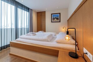 Penthouse superior, 3 habitaciones | Ropa de cama hipoalergénica y caja de seguridad en la habitación 