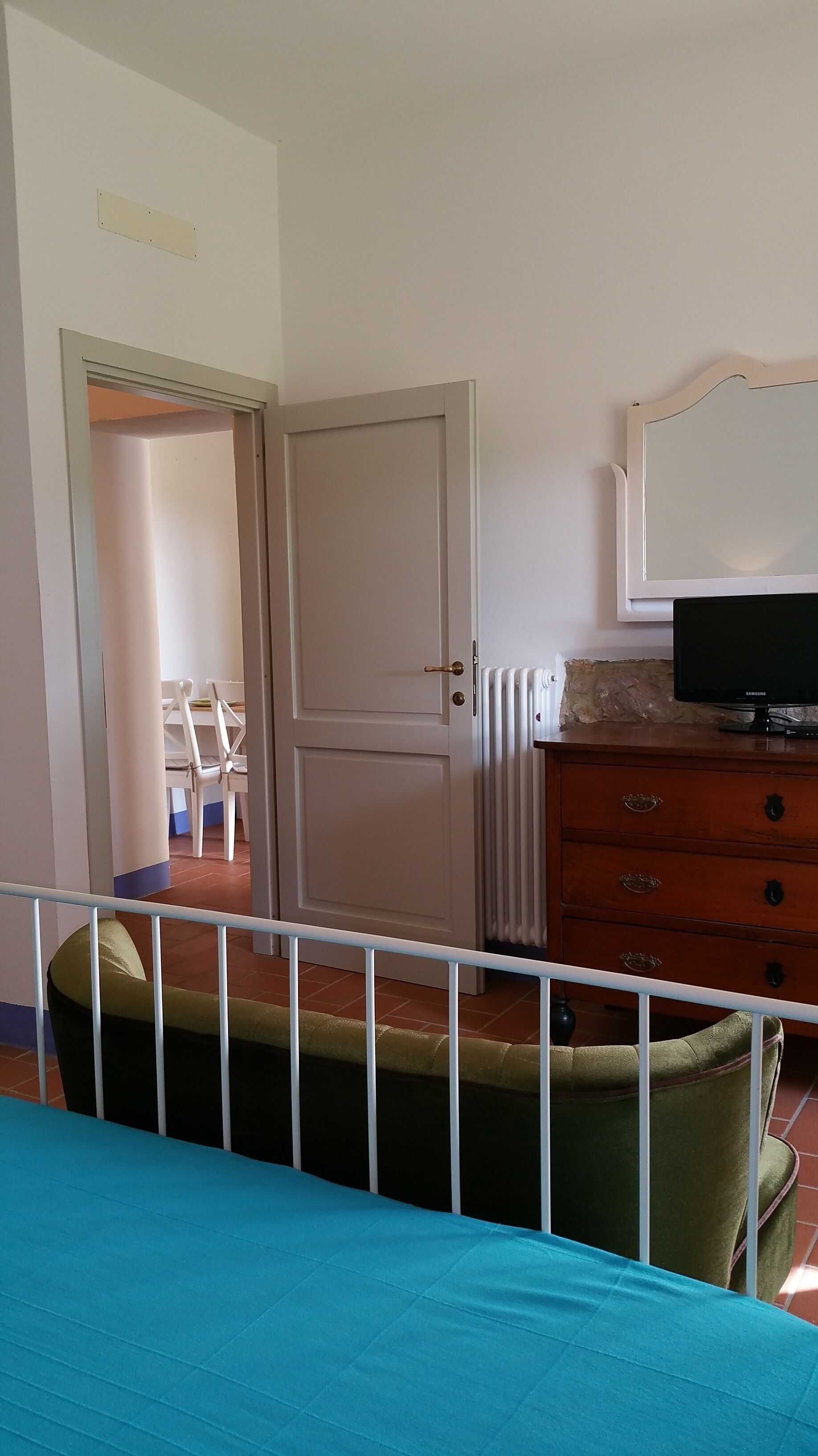 1 dormitorio, tabla de planchar con plancha, cuna de viaje y wifi gratis