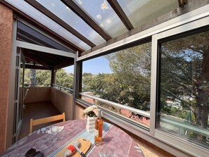 屋外ダイニングエリア
