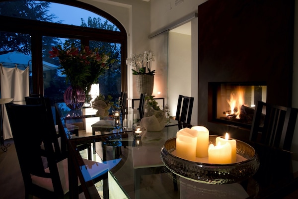 2 restaurants, breakfast, lunch, dinner served; local cuisine