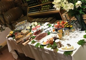 Free daily buffet breakfast