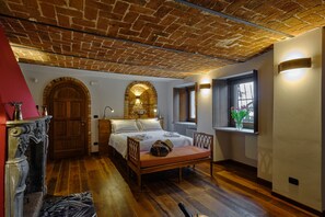 Junior Double Room, 1 Bedroom (Nebbiolo) | Frette Italian sheets, premium bedding, free WiFi, bed sheets - Giarvino Guest House (Acqui Terme)