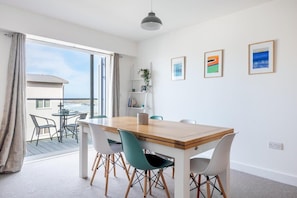 Dining - Spacious Flat, Sea Views & Private Parking, Fistral (Newquay)