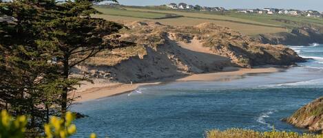Una spiaggia nelle vicinanze