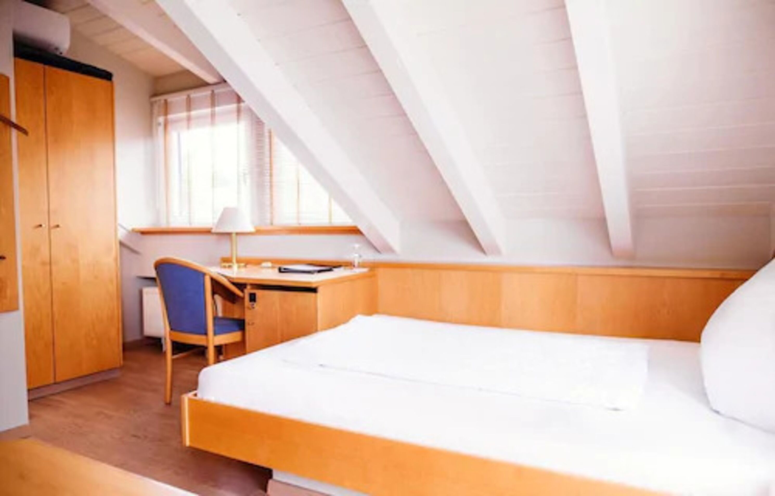 classic double room | 1 bedroom, minibar, in-room safe, desk