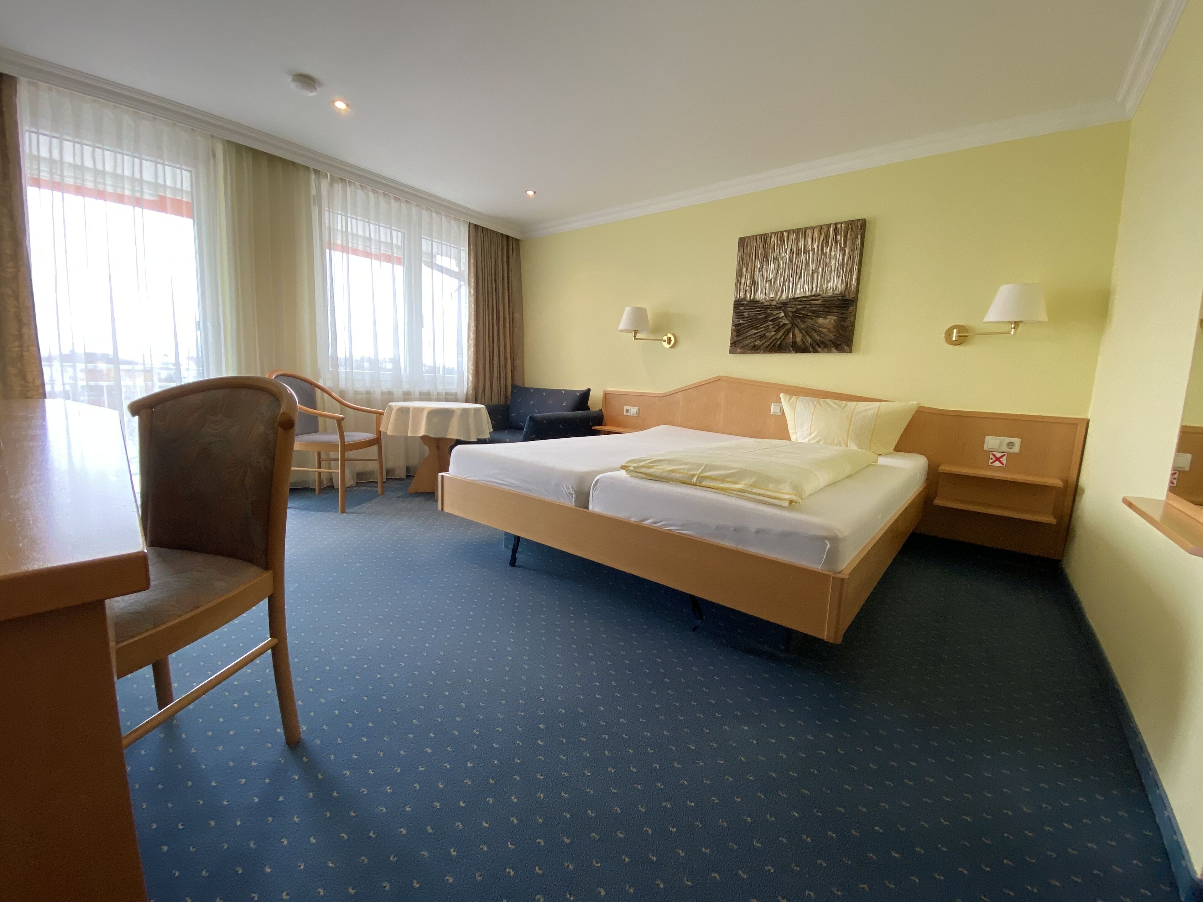 classic double room | 1 bedroom, minibar, in-room safe, desk