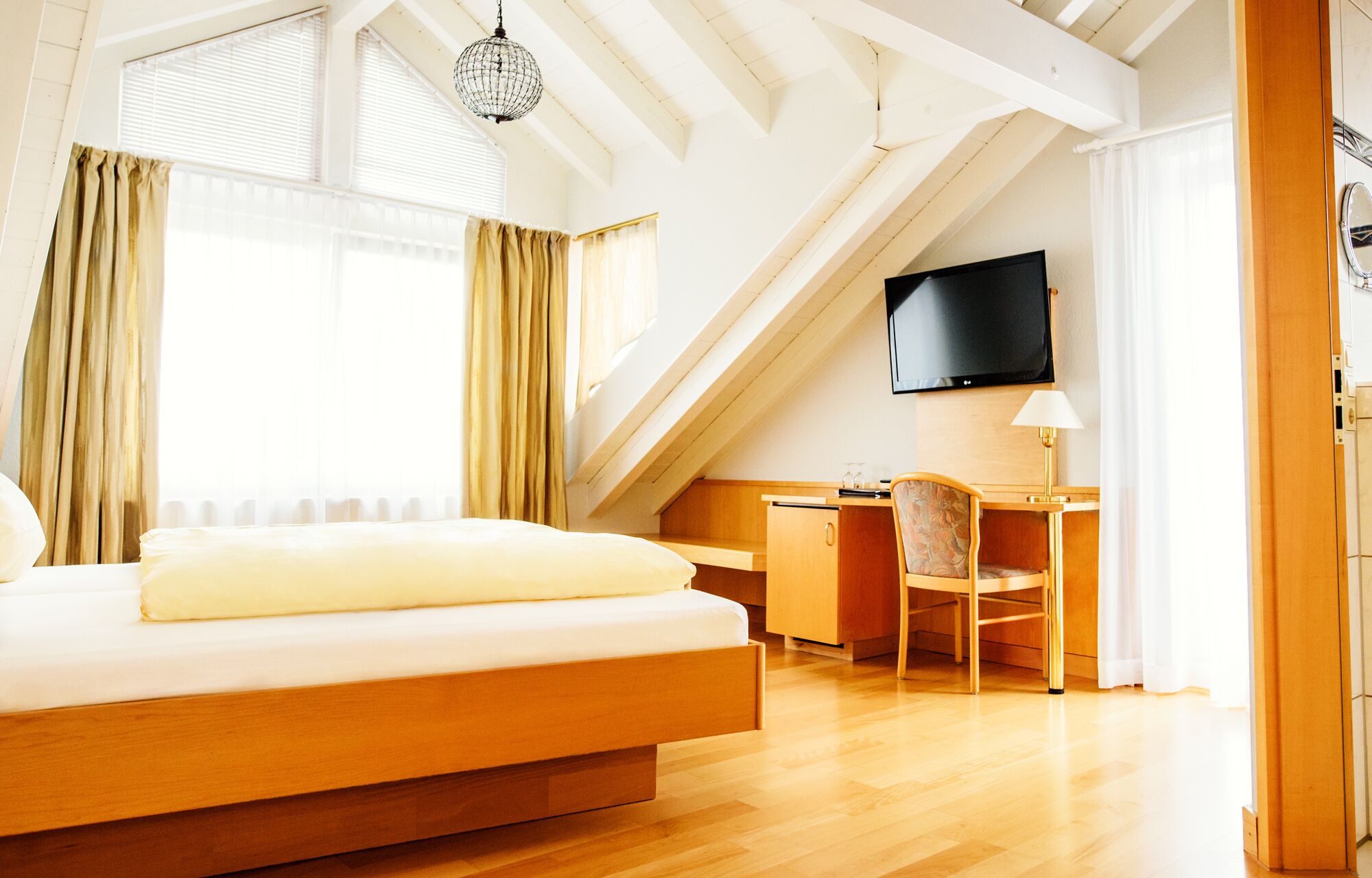 comfort double room | 1 bedroom, minibar, in-room safe, desk