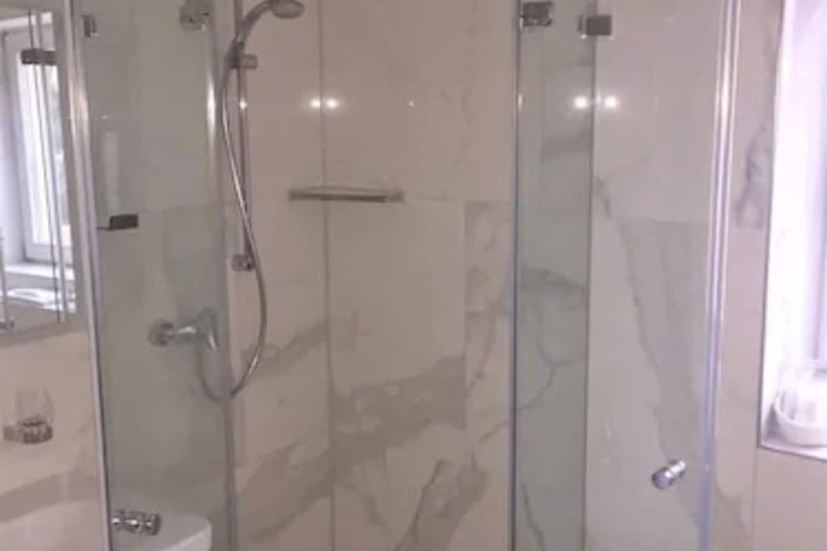 comfort double room | bathroom | shower, towels