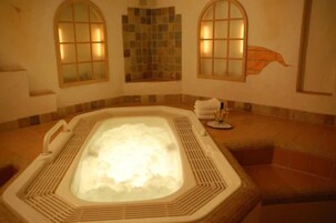 Indoor spa tub