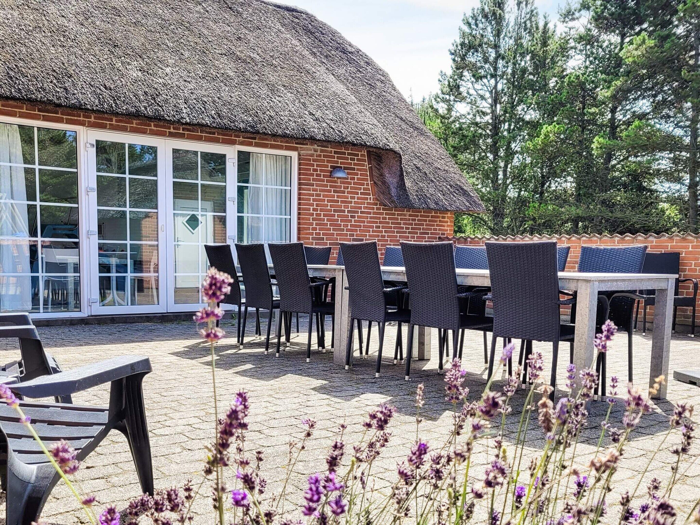 House | Outdoor dining