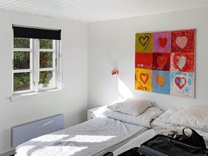2 bedrooms, cots/infant beds - Welcoming Holiday Home With Barbecue in Bornholm (Ronne)
