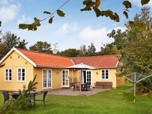 Exterior - Welcoming Holiday Home With Barbecue in Bornholm (Ronne)