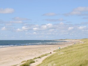 A beach with a clear sky and gentle waves. - 4 Star Holiday Home in Hvide Sande (Hvide Sande)