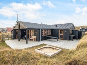 House | Exterior - Cozy Retreat by the Sea - By Traum Ferienwohnungen (Hvide Sande)