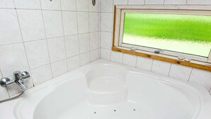 Unclassified image, 4 of 9, button - Alluring Holiday Home in Herning With Private Whirlpool (Herning)