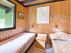 3 bedrooms, cribs/infant beds