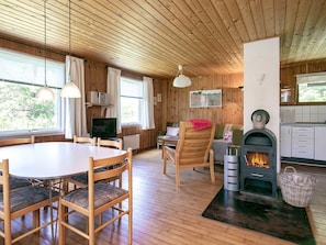 Dining - Cozy Holiday Home at Hals Jutland With Roofed Terrace (Hals)