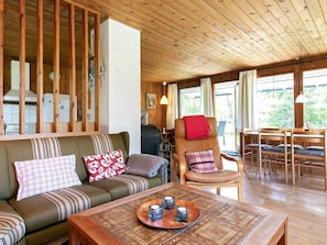 DVD player, MP3 dock - Cozy Holiday Home at Hals Jutland With Roofed Terrace (Hals)