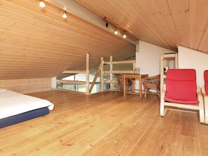 House | 4 bedrooms, cribs/infant beds