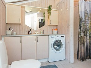 Bathroom - 7 Person Holiday Home in Ebeltoft (Ebeltoft)