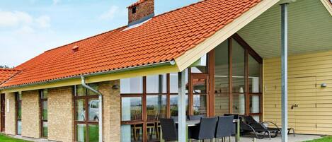 House | Outdoor dining