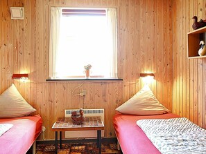 3 bedrooms, cribs/infant beds