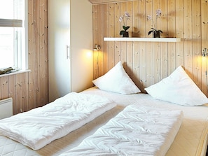 3 bedrooms, cribs/infant beds