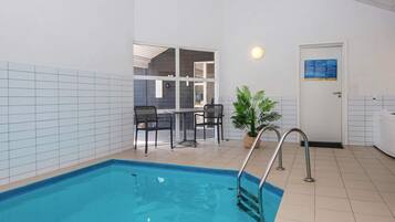 Rumah | Kolam renang | Kolam renang indoor dan kolam renang outdoor