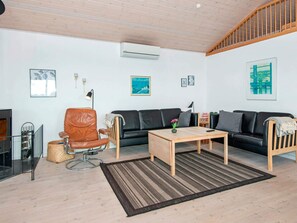Living area - Spacious Holiday Home in Egernsund with Hot Tub (Broager)