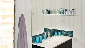 House | Bathroom - Magnific Holiday Home in Hals With Terrace (Hals)