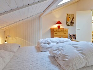 4 bedrooms, cots/infant beds - Spacious Holiday Home in Gilleleje Denmark With Terrace (Gilleleje)
